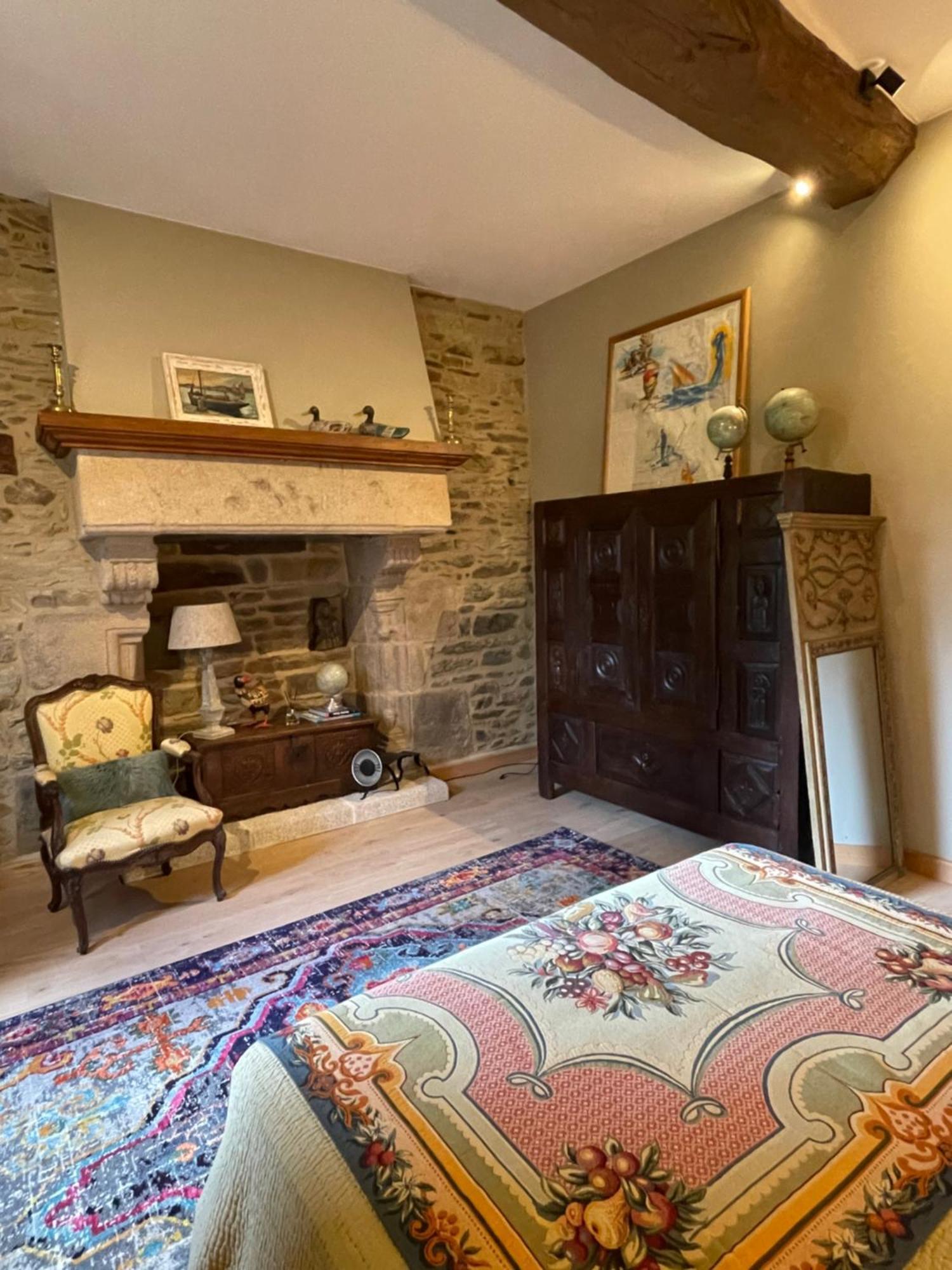 Manoir Medieval Du XV Ieme Siecle Minihy-Treguier Luaran gambar